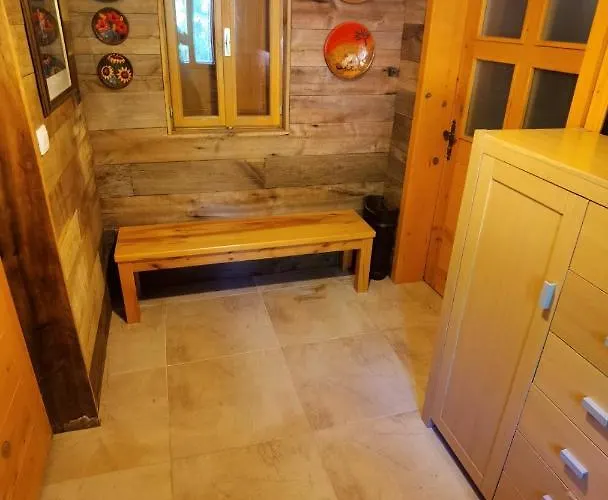 Mountain Hut Stara Hisa בקתה *